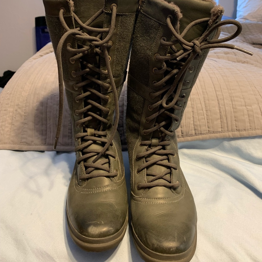 Ugg Women’s Elvia Boot